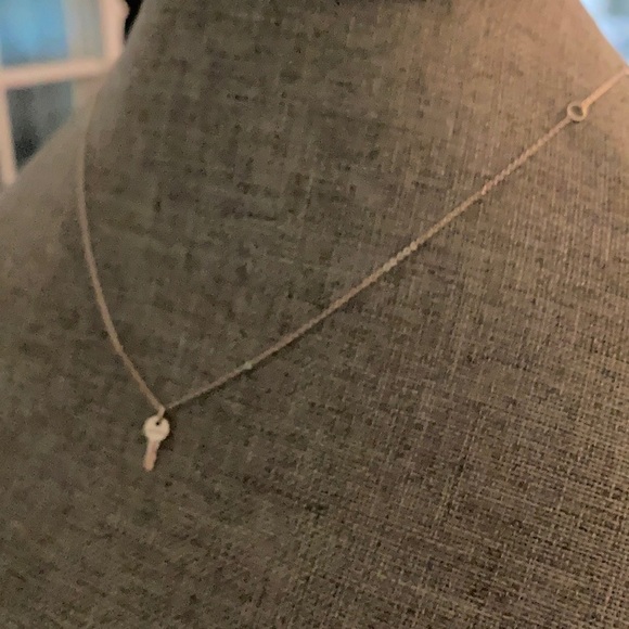 The Given Keys Believe mini key necklace - Picture 4 of 8
